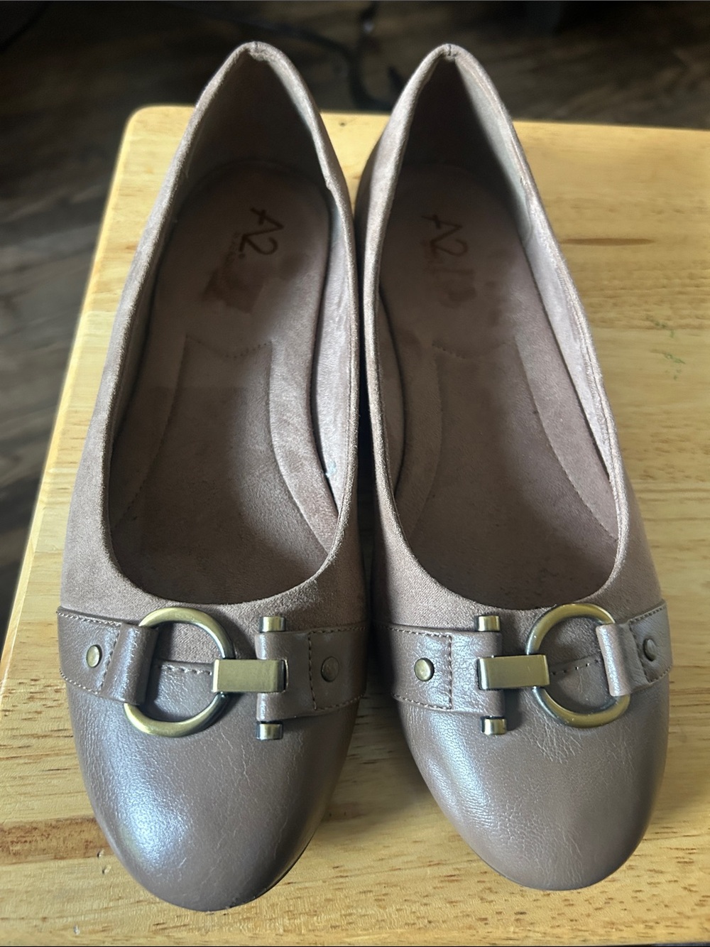 Aerosoles women’s Taupe Leather Ballet Flats with Gold Ring Accent